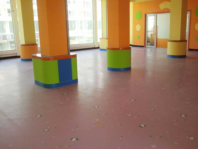 北京市豐臺區紅黃藍幼兒園地板