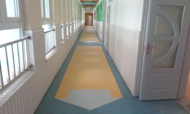 醫院地板膠用同質透心仍是復合卷材地板比較好呢？